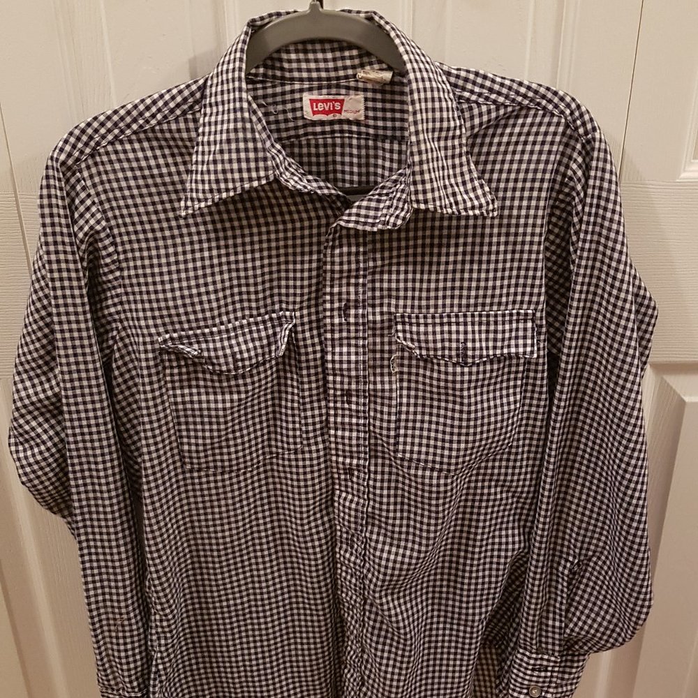 Vintage Levi's casual button down shirts